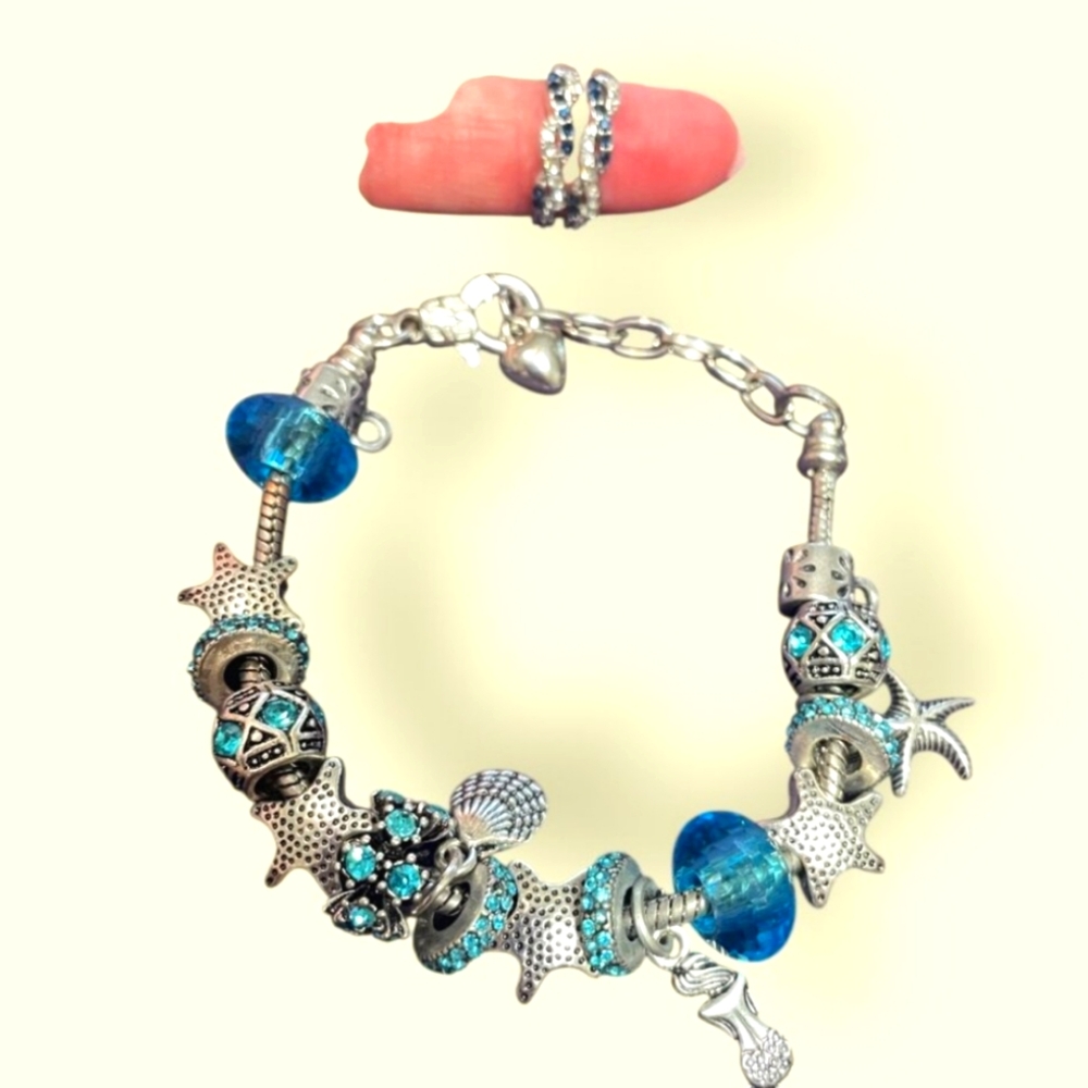 BUNDLE OF BRACELET AND EARRINGS